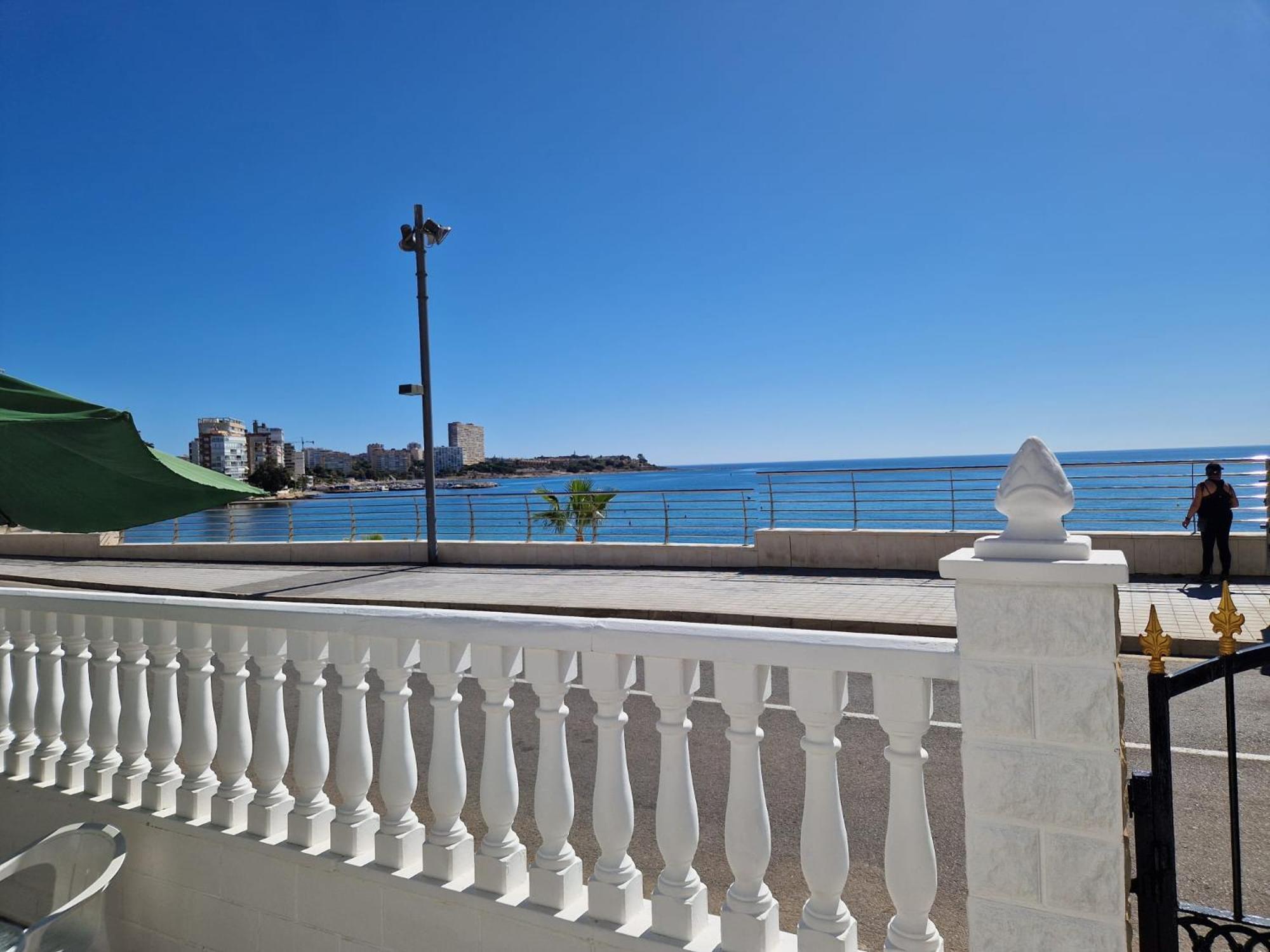 House Totally Refurbished In 2024, Terrace In Front Of The Sea, 1 Min Walk To The Beach, Aircon, Wifi Villa Alicante Exterior photo